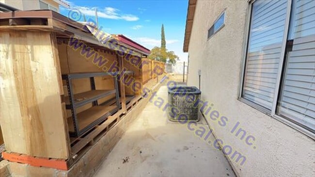 Building Photo - Just listed in Victorville!!!