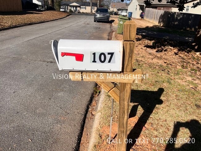 Building Photo - 107 Merrill St