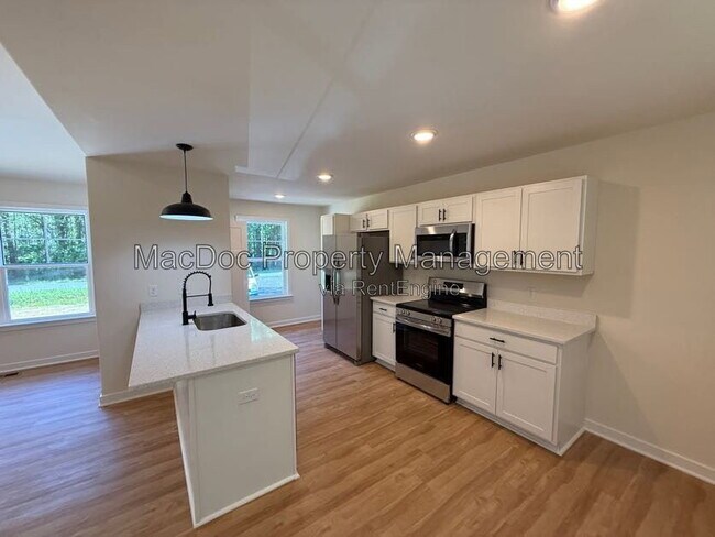 Building Photo - 387 Forest Grove Rd
