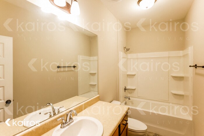 Building Photo - 611 White Oak Cir