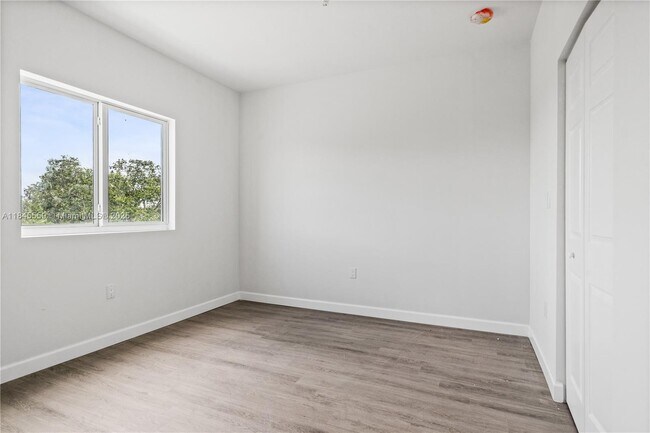 Building Photo - 2311 NW 22nd Ave
