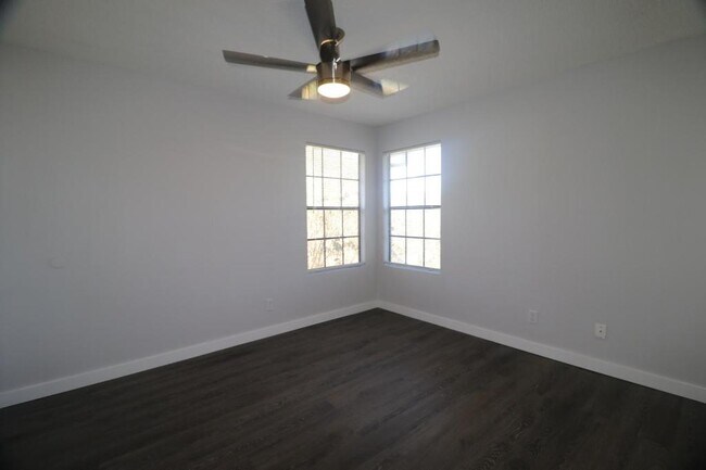 Building Photo - 400 Lake Placid Ct