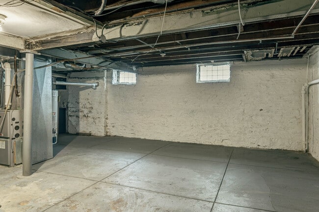 Building Photo - 6415 Cates Ave