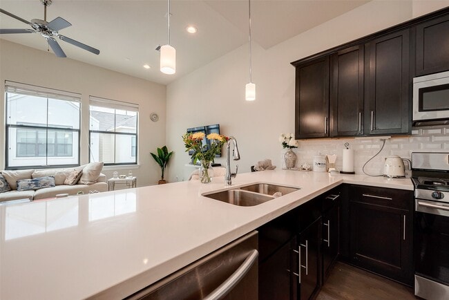 Building Photo - 3904 Tulane Oak Dr