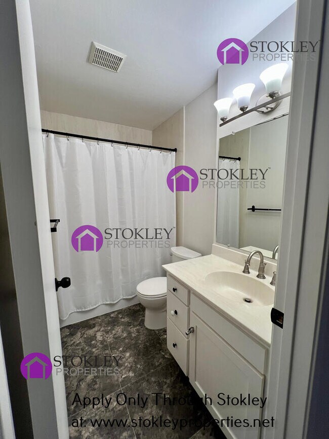 Building Photo - 1659 Siskiyou Dr
