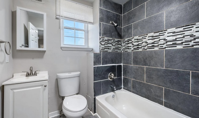 Building Photo - 281 W Franklin St