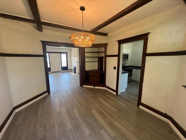 Building Photo - 504 N Roosevelt Ave