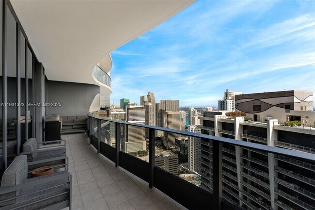 Building Photo - 1000 Brickell Plaza