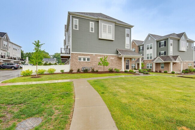 Building Photo - 121 Yorktown Ct