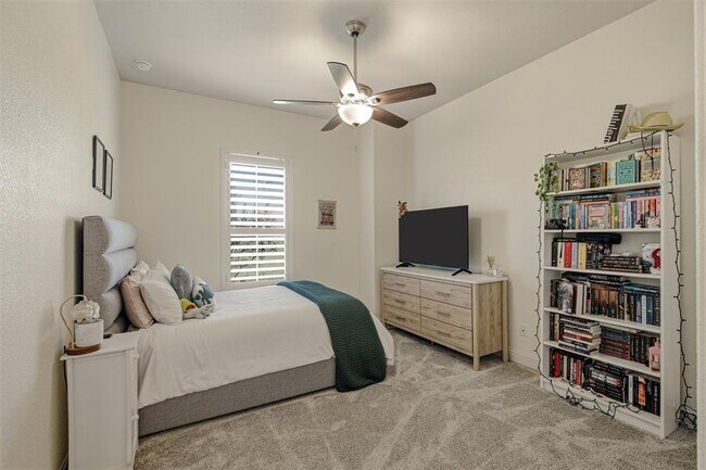 Building Photo - 654 Linden Lp