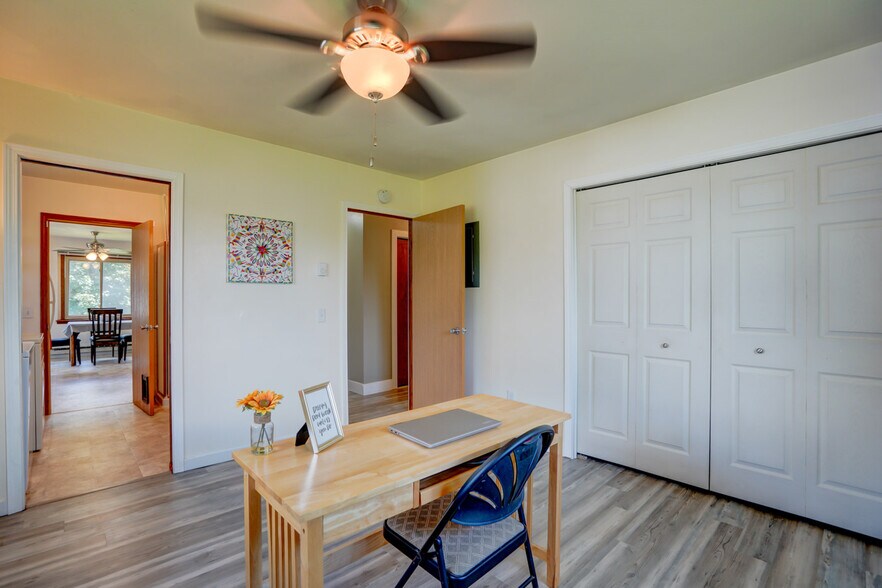 Photos are of mirror unit in the same building. Exact finishes may be different. - 42 Park Heights Court