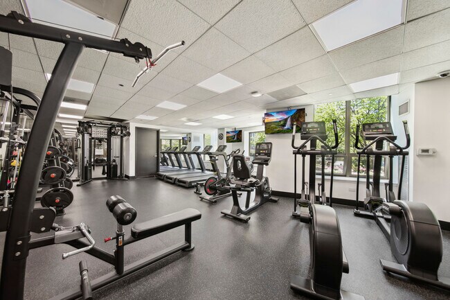 Building Photo - 400 N La Salle Dr