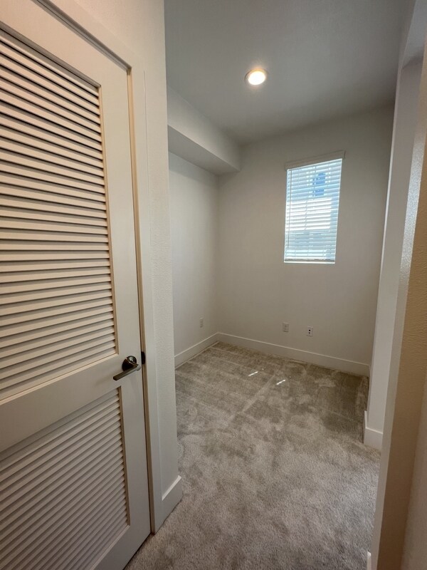 Building Photo - 426 Semillon Ln