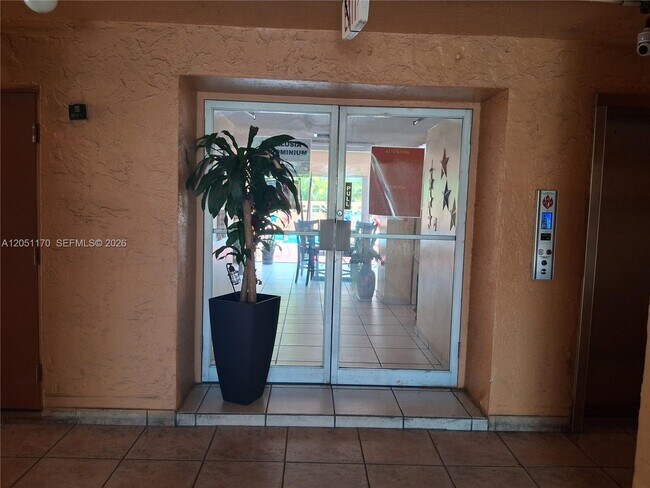 Building Photo - 6200 W Flagler St