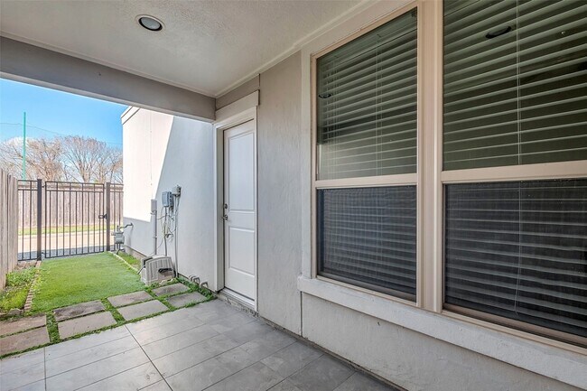 Building Photo - 13412 Preston Cliff Ct