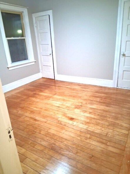 Building Photo - 848 Smith St