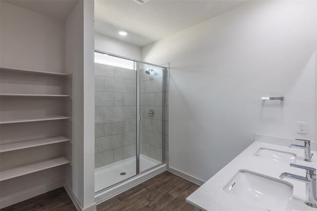 Building Photo - 2913 Louris Ln