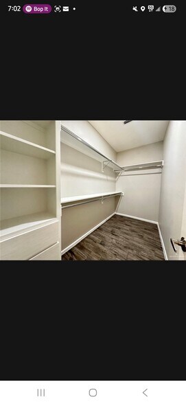 Building Photo - 425 E Acacia Ave