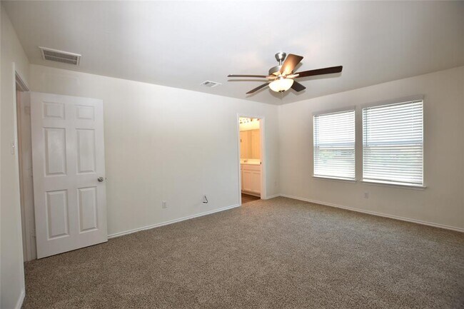 Building Photo - 700 Bayberry Cir