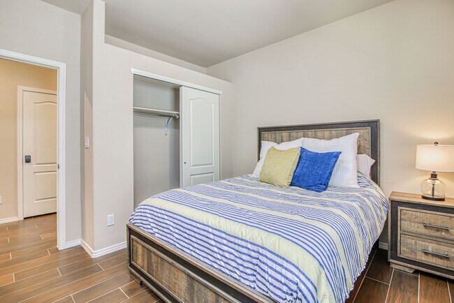 Building Photo - Westside area for Short or Long Term Rental(Completely Furnished) Beautiful 3 bed/2.5 baths