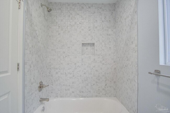 Building Photo - 114 Altamont Rd