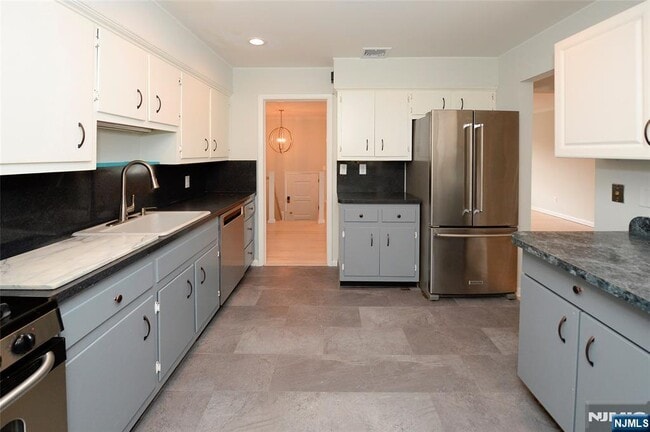 Building Photo - 43 Spruce Ave