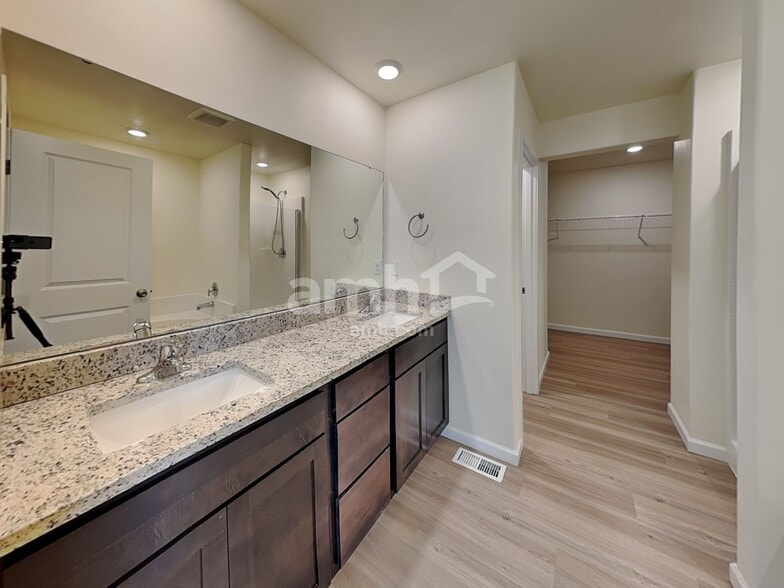 Building Photo - 1221 W 17th Ave