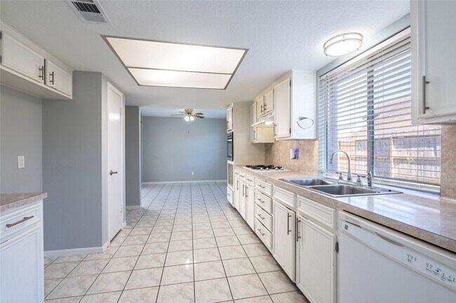 Building Photo - 10215 Kirkwren Dr