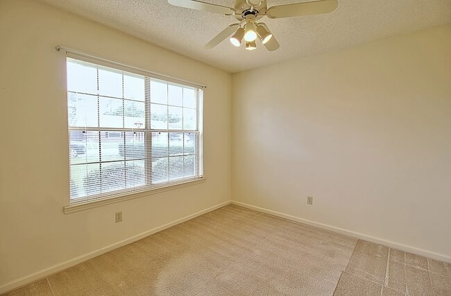 Building Photo - 784 Inwood Dr