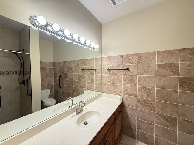 Building Photo - Right On The Green- 3 Bedroom Updated Home on Battle Creek