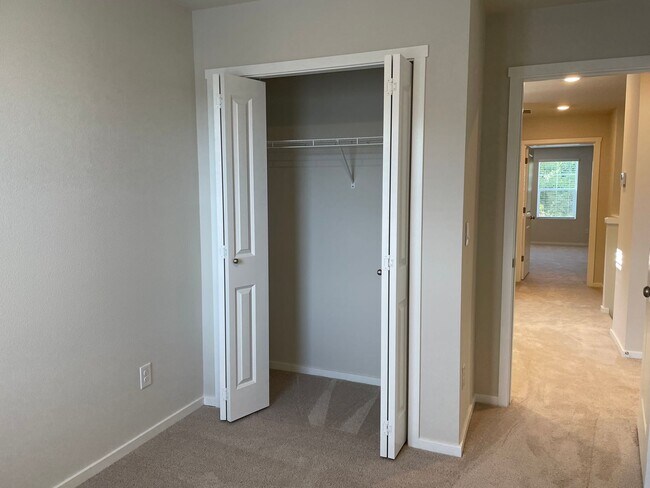 Building Photo - BEAUTIFUL 3 Bed 2.5 Bath Home in Vancouver! Stainless Steel Appliances!