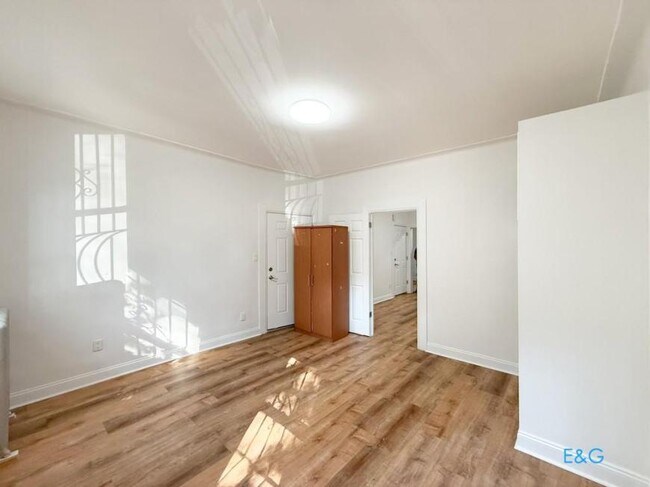 Building Photo - 3 bedroom in BROOKLYN NY 11237