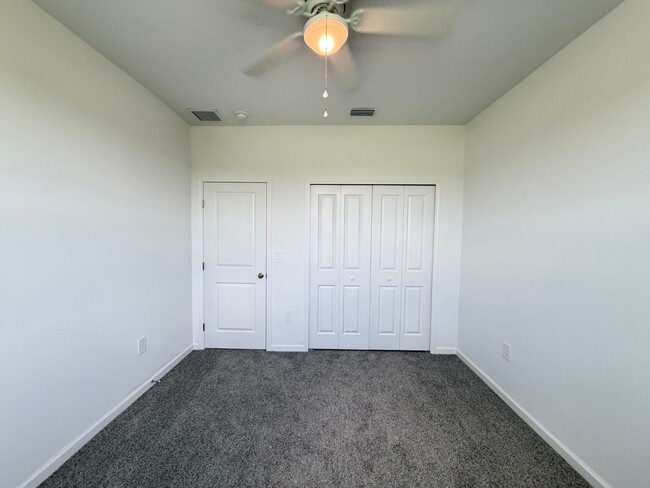 Building Photo - 5353 Vista Lago Dr