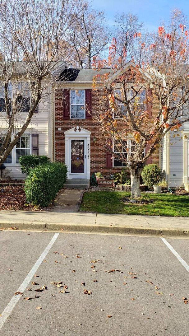 Building Photo - Charming and Updated 3BR/2.5BTH townhome in desirable Germantown, MD