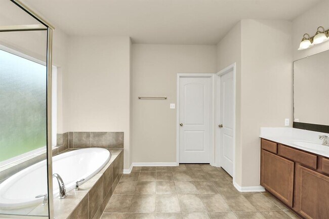 Building Photo - 18611 Tanglerose Ct