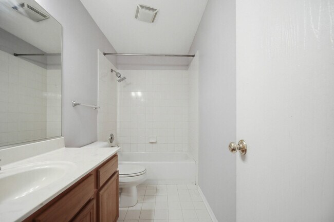 Building Photo - 512 Normandy Ln