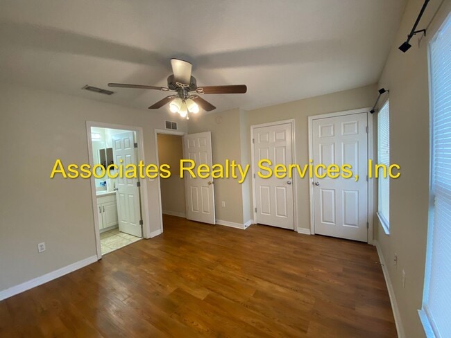 Building Photo - 2bed/2.5 bath condo in Hailey Gardens behind Butler Plaza! **NO PETS**