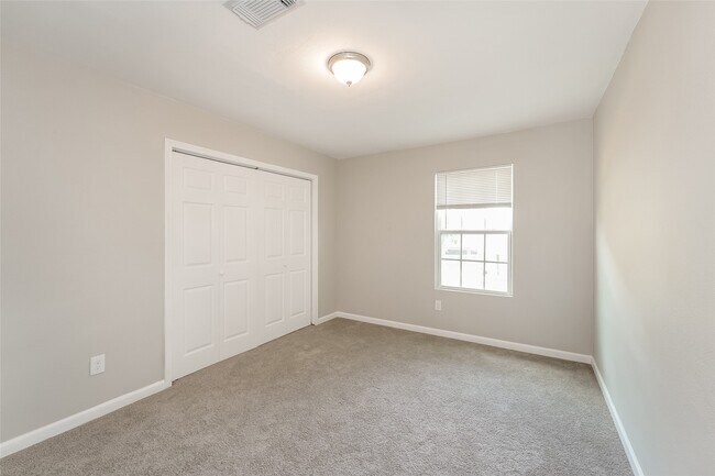 Building Photo - 5630 Gineridge Dr