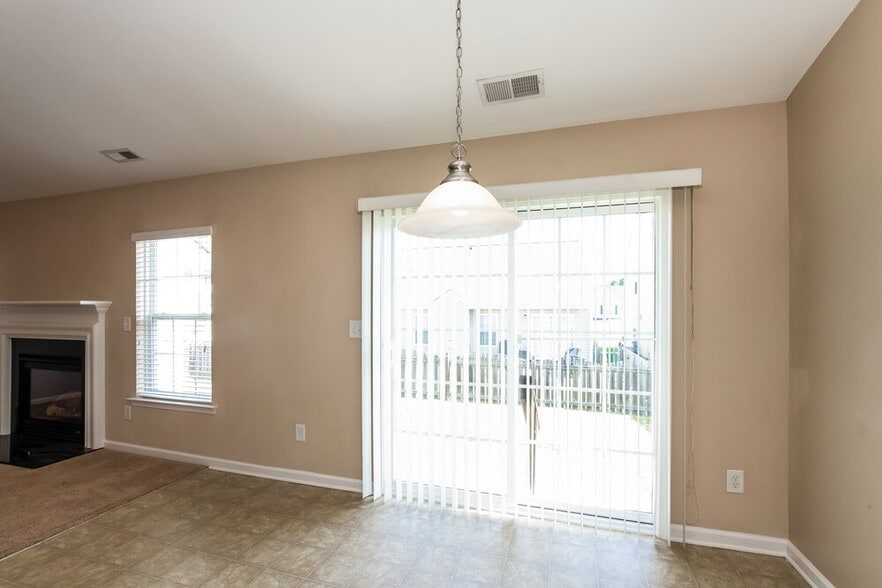 Building Photo - 722 Hope St