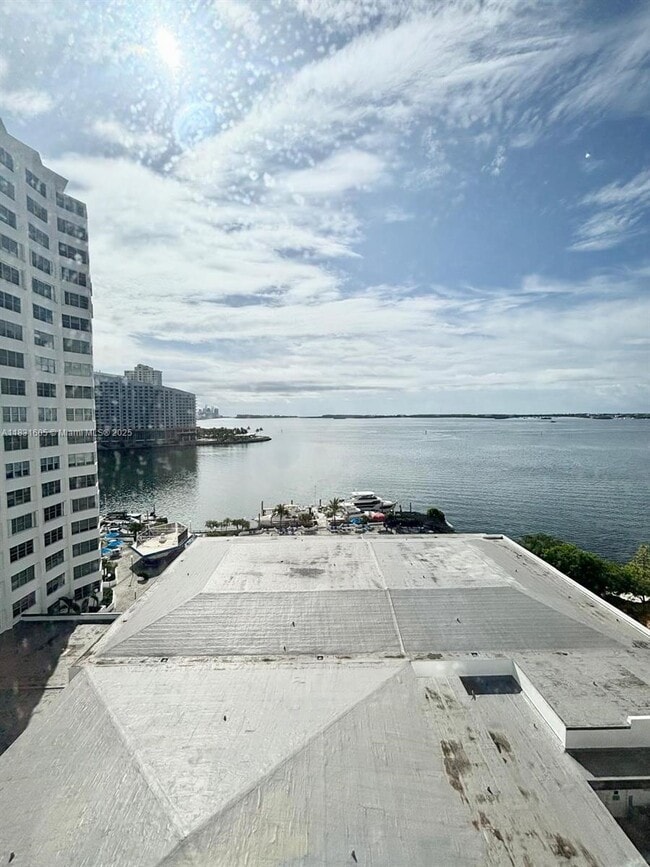 Building Photo - 999 Brickell Bay Dr