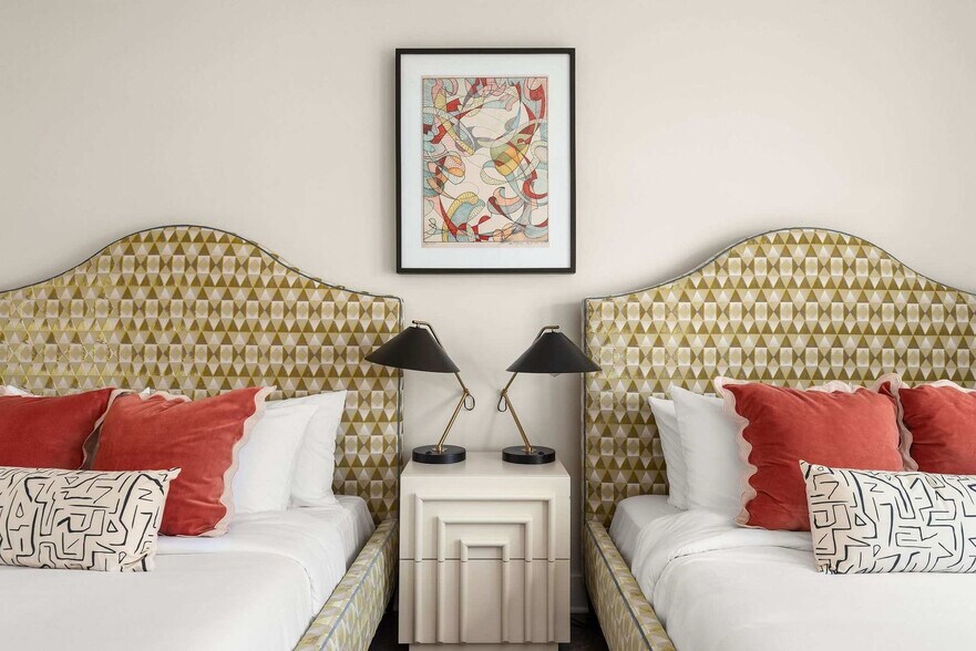 Building Photo - 770 E Argyle Ave