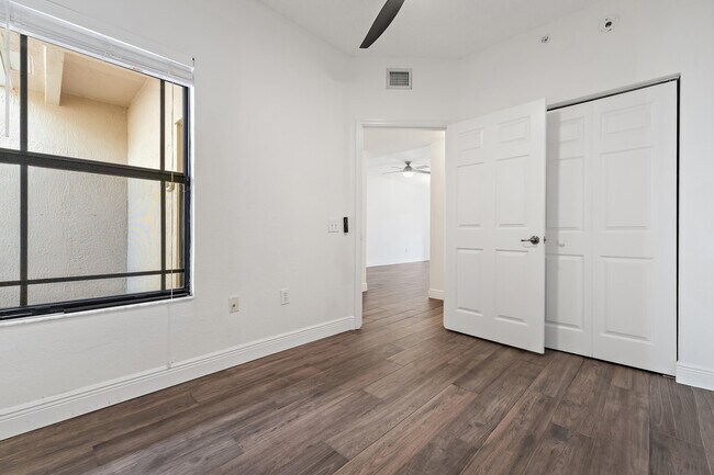 Building Photo - 2806 Veronia Dr