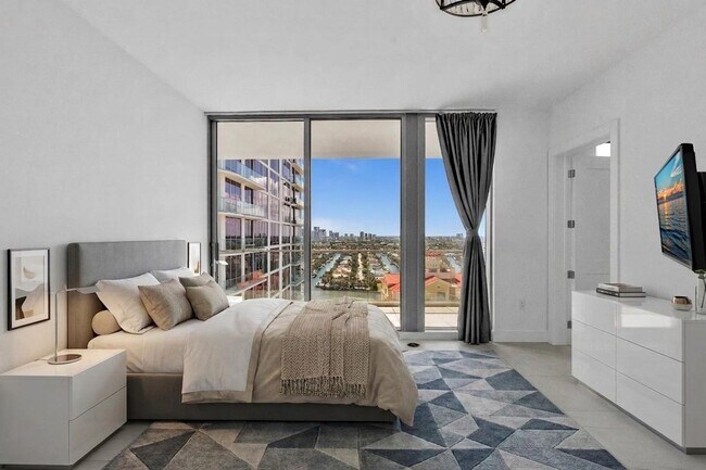 Building Photo - Stunning High-Rise Condo with Ocean Views | Prime Beach Location