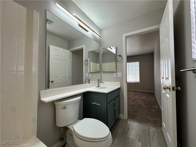 Building Photo - 2637 Heathrow St