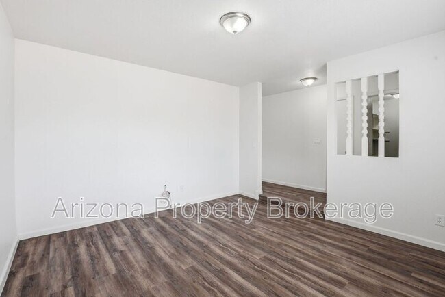 Building Photo - 3433 E Enid Ave