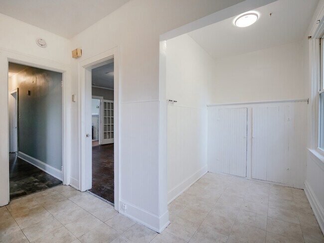 Building Photo - 2730 Shaffer Ave