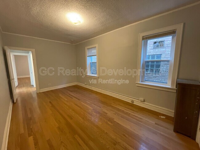 Building Photo - 7512 N Claremont Ave