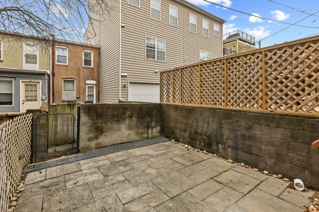 Building Photo - 3313 Hudson St