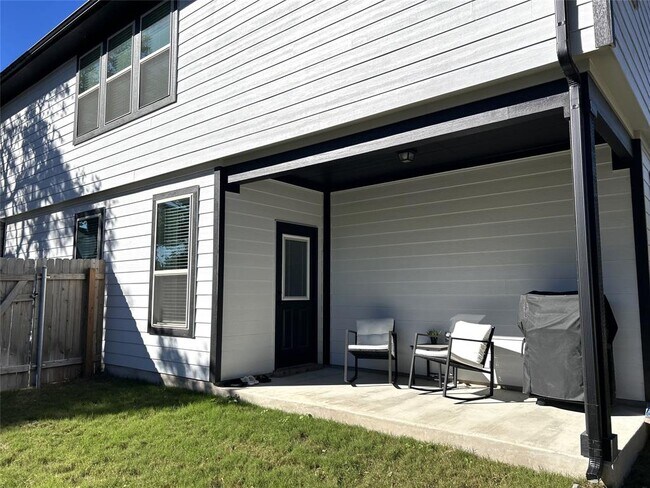 Building Photo - 700 Hays Hill Dr