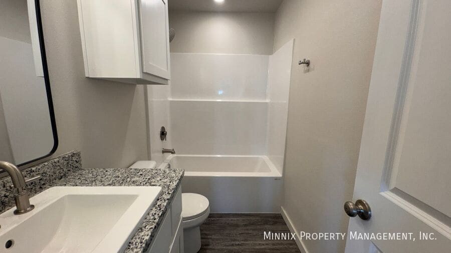 Building Photo - 306 E 77th St